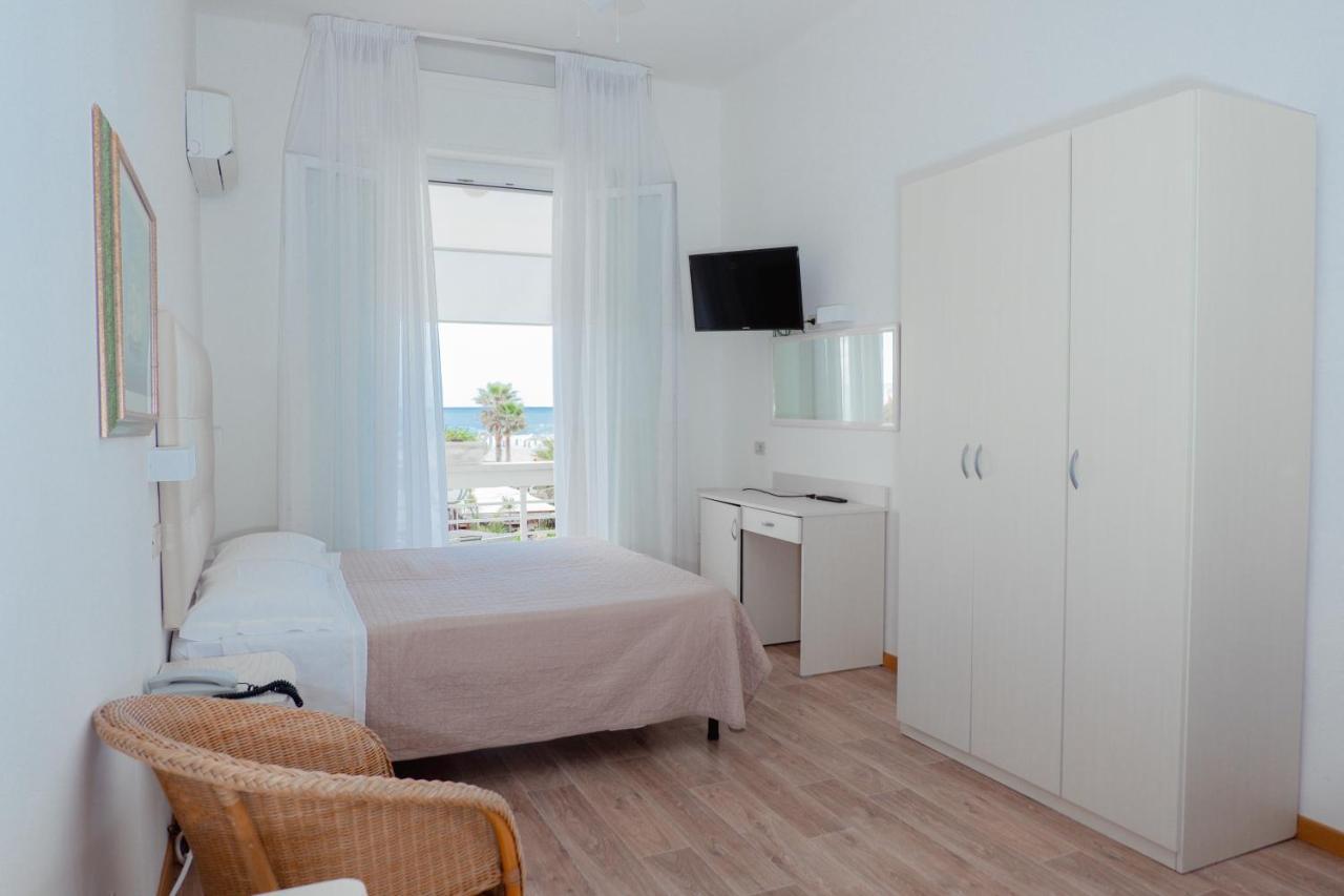 Hotel Lungomare กัตตอลิกา ภายนอก รูปภาพ