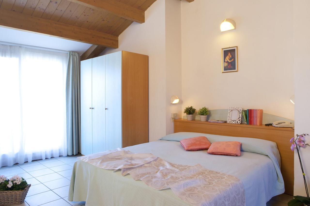 Hotel Lungomare กัตตอลิกา ภายนอก รูปภาพ