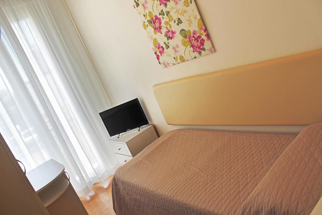Hotel Lungomare กัตตอลิกา ภายนอก รูปภาพ