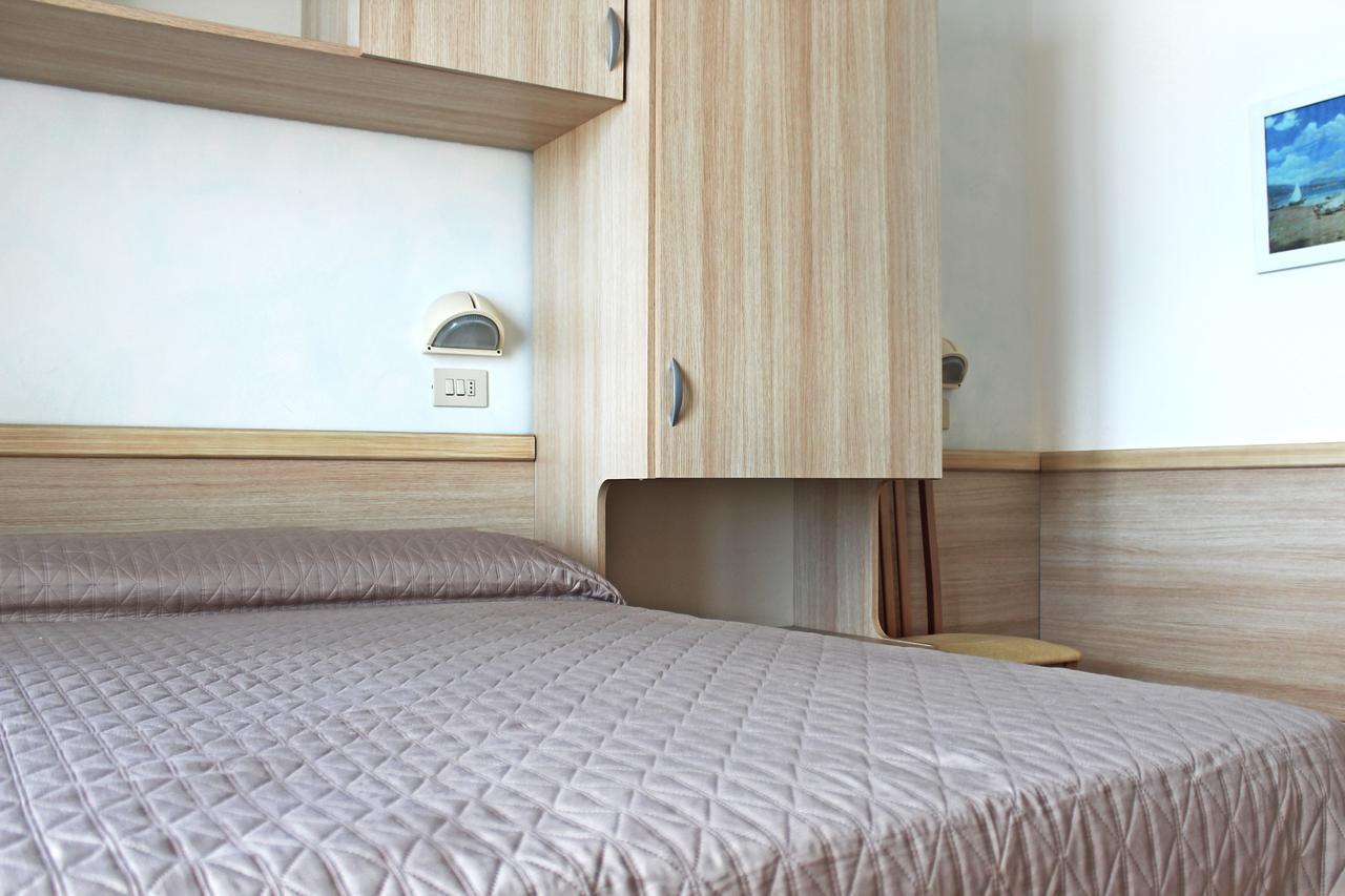 Hotel Lungomare กัตตอลิกา ภายนอก รูปภาพ