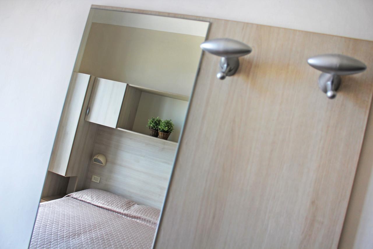 Hotel Lungomare กัตตอลิกา ภายนอก รูปภาพ