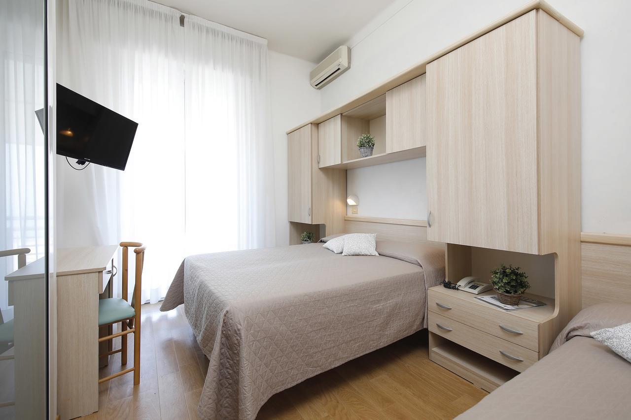 Hotel Lungomare กัตตอลิกา ภายนอก รูปภาพ