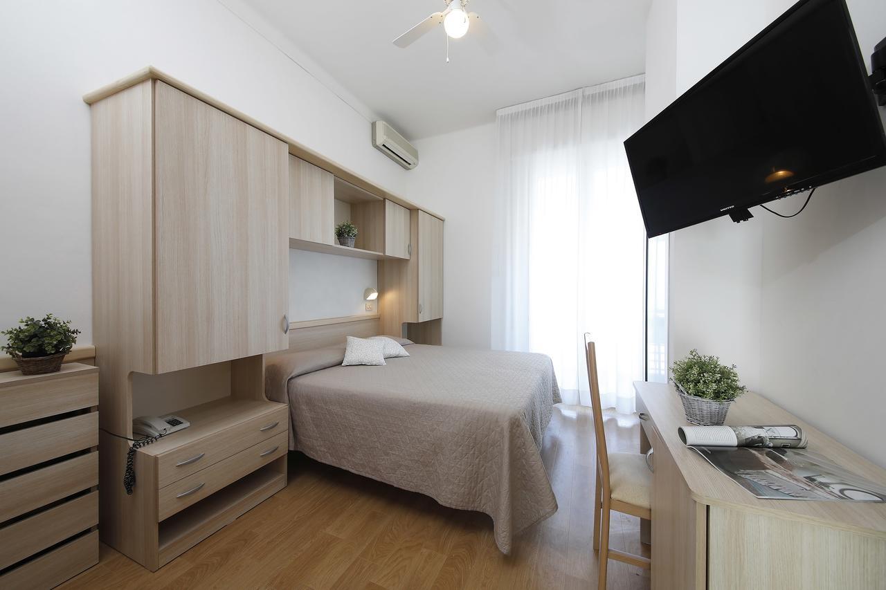 Hotel Lungomare กัตตอลิกา ภายนอก รูปภาพ