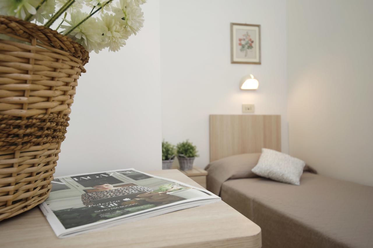 Hotel Lungomare กัตตอลิกา ภายนอก รูปภาพ