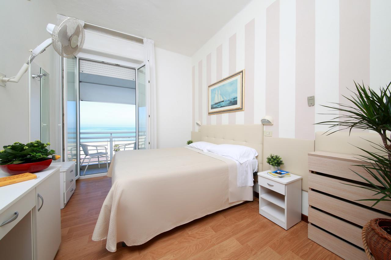 Hotel Lungomare กัตตอลิกา ภายนอก รูปภาพ